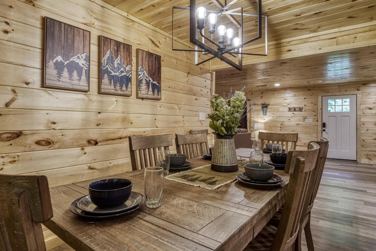 Holiday home Hidden Creek, Pool Table, Hot Tub, 1089 Free Tickets Each Paid Day, Dollywood And *