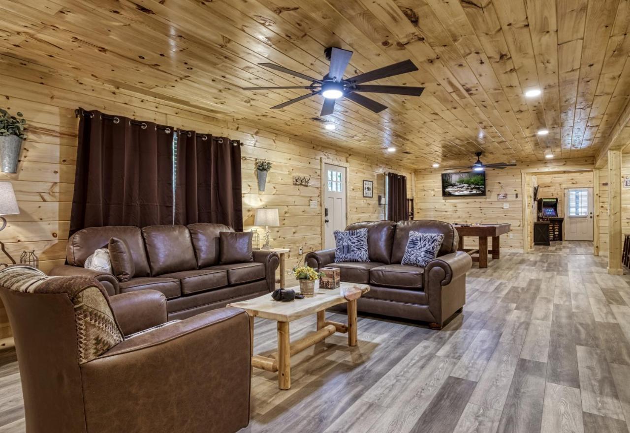 Hidden Creek, Pool Table, Hot Tub, 1089 Free Tickets Each Paid Day, Dollywood And *