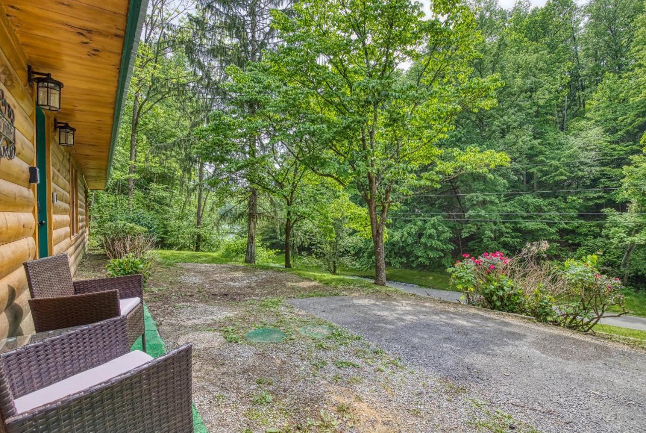 Hidden Creek, Pool Table, Hot Tub, 1089 Free Tickets Each Paid Day, Dollywood And *