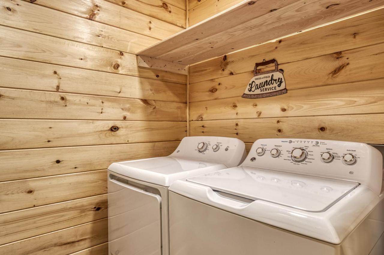 Hidden Creek, Pool Table, Hot Tub, 1089 Free Tickets Each Paid Day, Dollywood And