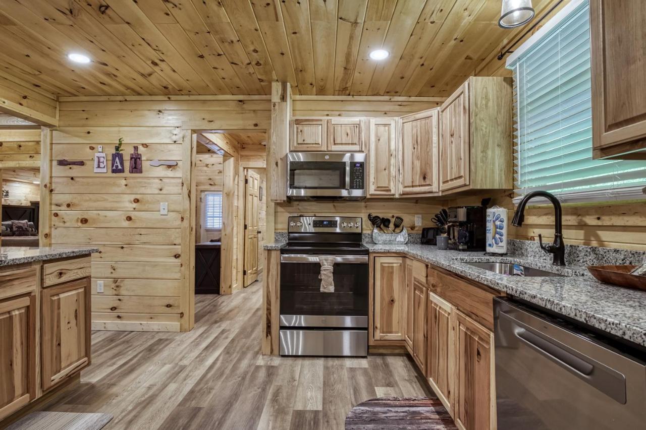 Hidden Creek, Pool Table, Hot Tub, 1089 Free Tickets Each Paid Day, Dollywood And *
