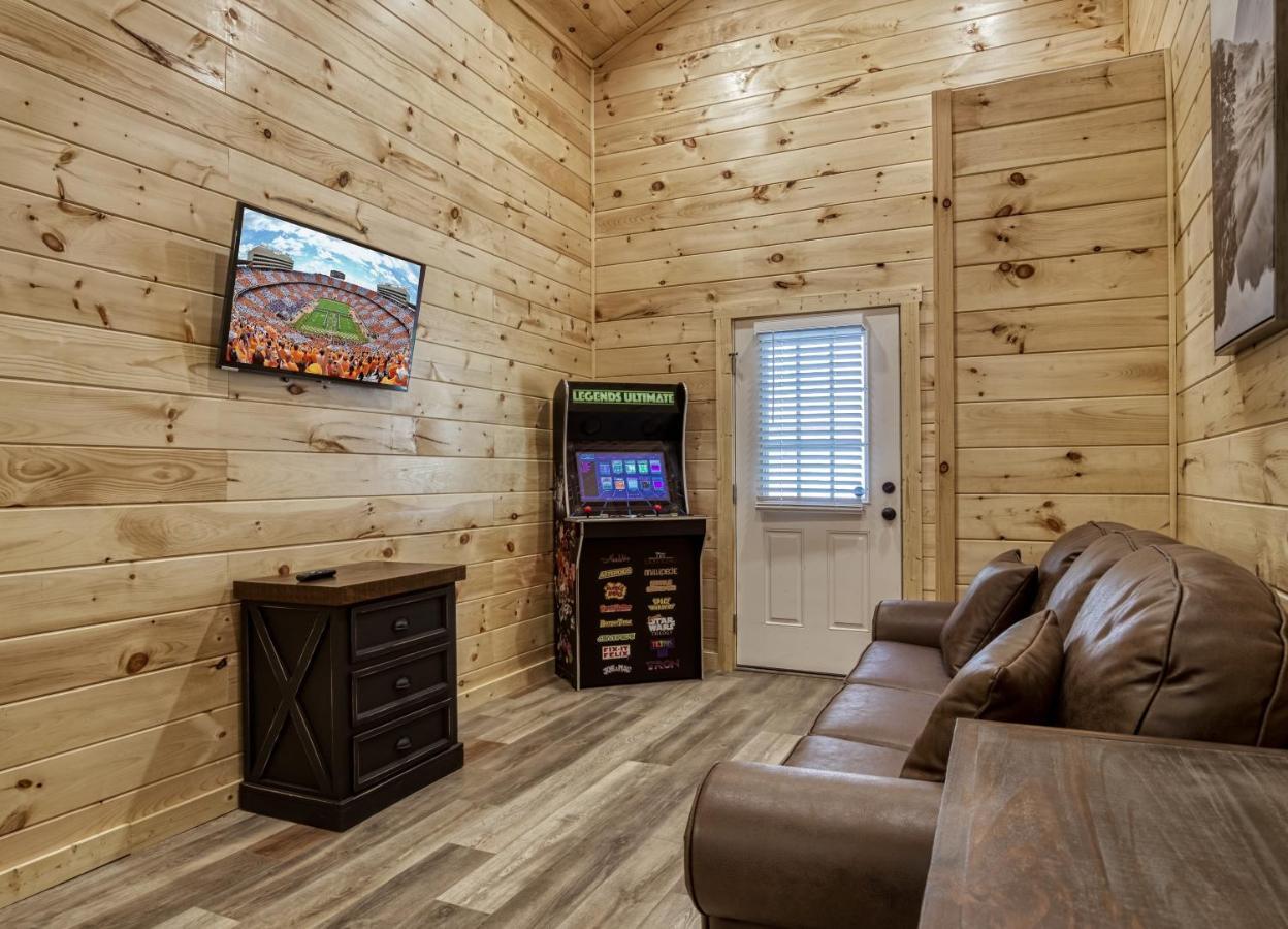 Holiday home Hidden Creek, Pool Table, Hot Tub, 1089 Free Tickets Each Paid Day, Dollywood And Gatlinburg