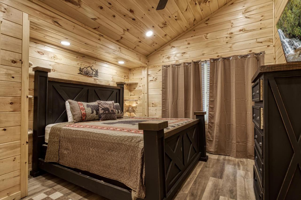 Hidden Creek, Pool Table, Hot Tub, 1089 Free Tickets Each Paid Day, Dollywood And Gatlinburg