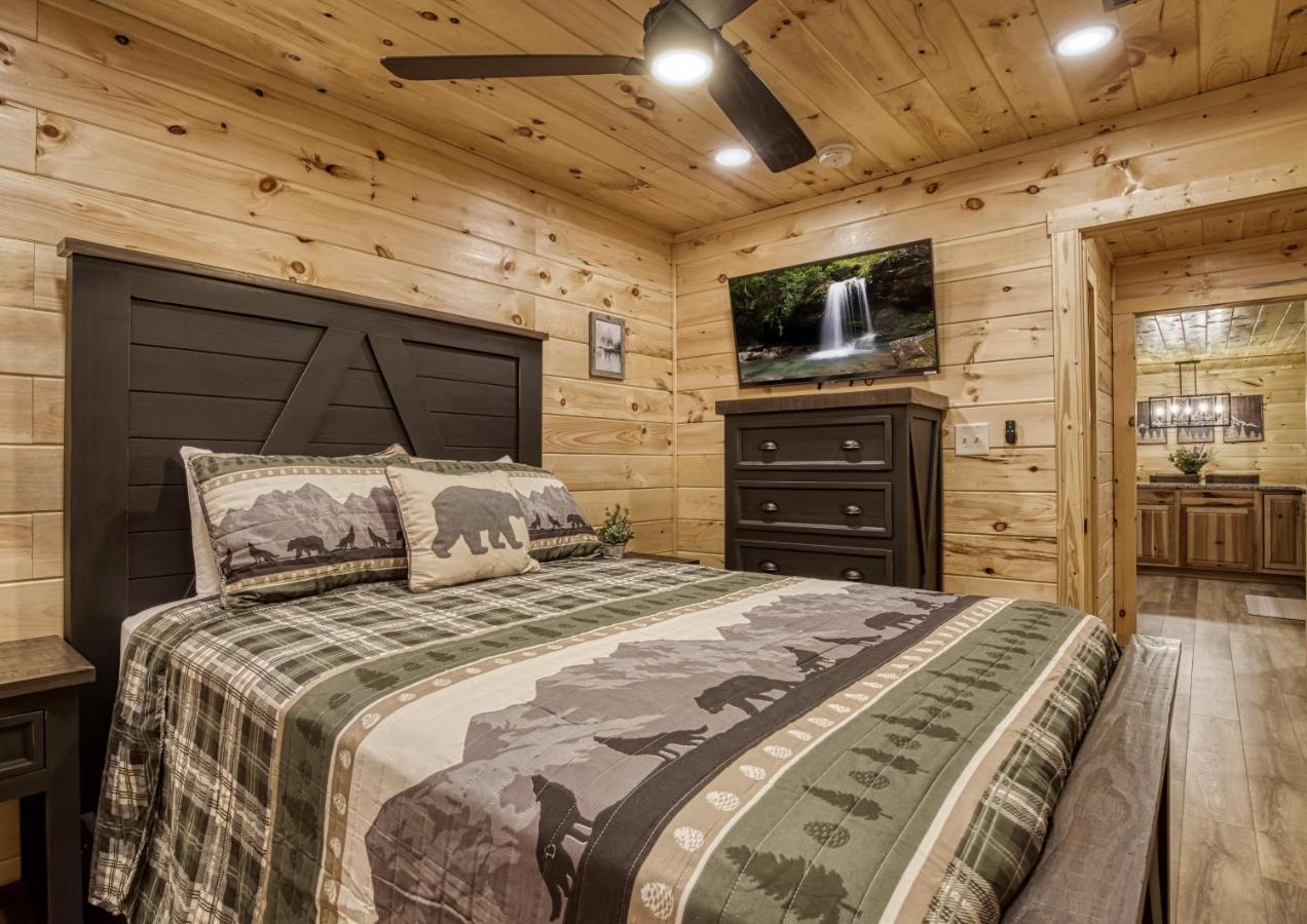 Hidden Creek, Pool Table, Hot Tub, 1089 Free Tickets Each Paid Day, Dollywood And