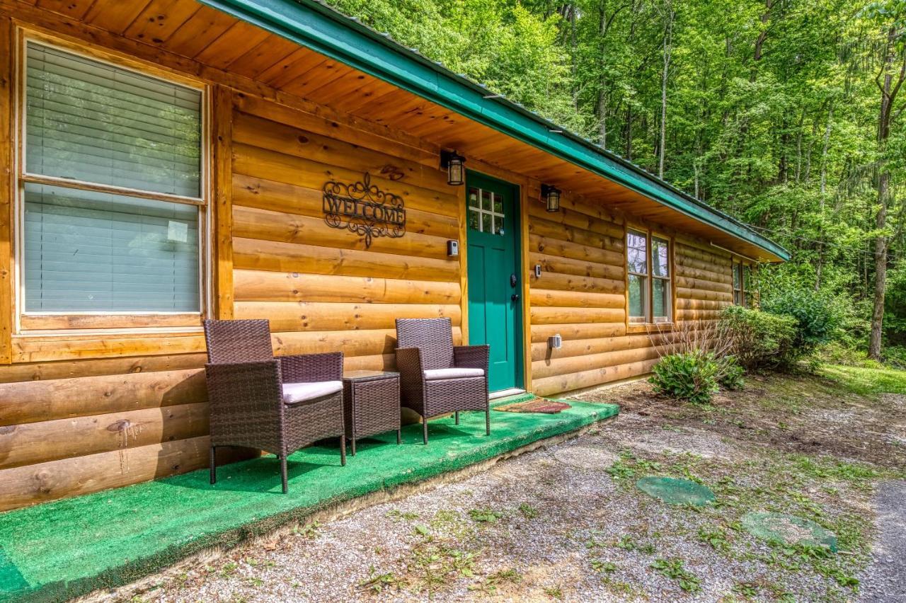 Hidden Creek, Pool Table, Hot Tub, 1089 Free Tickets Each Paid Day, Dollywood And Holiday home *